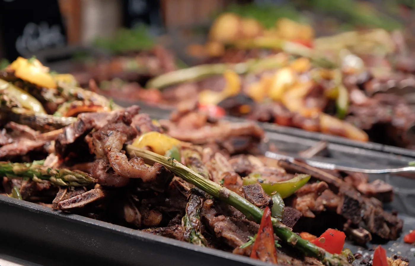Viandes grillées sur le feu