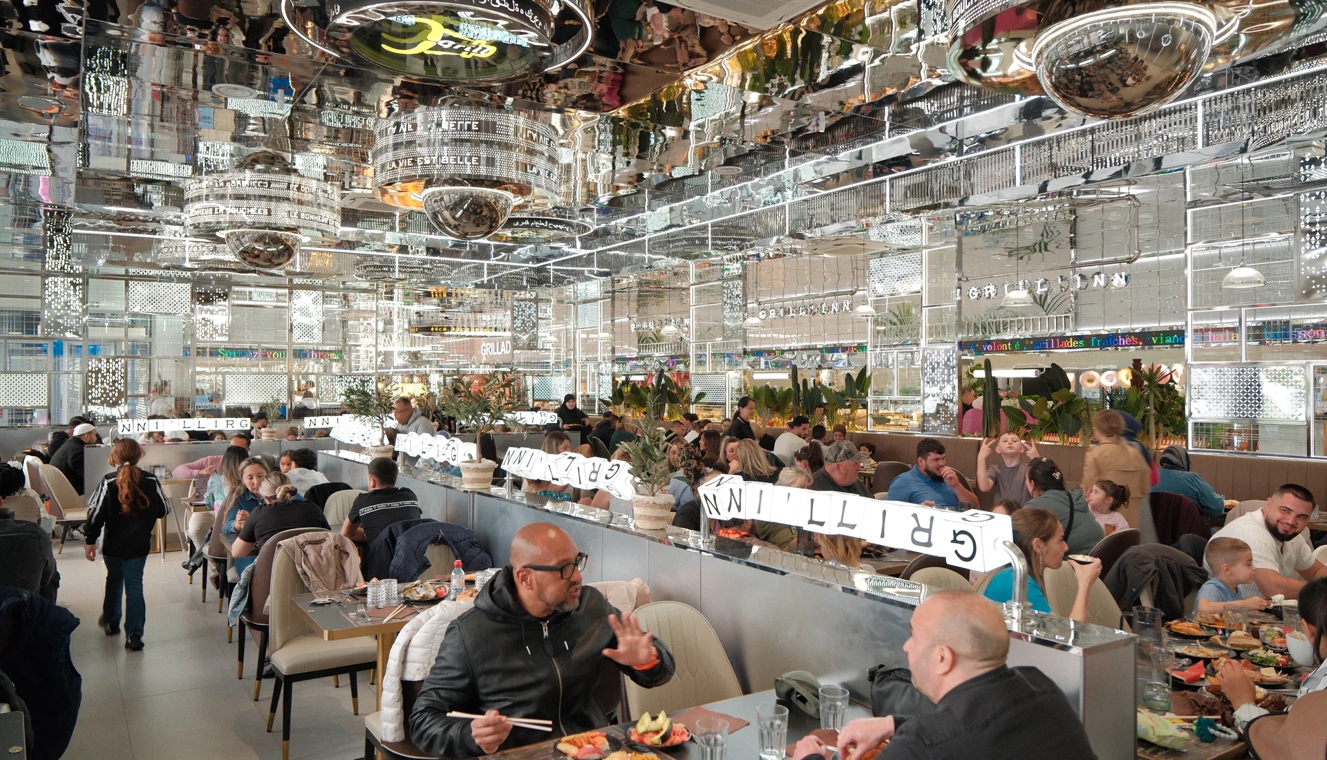 Vue panoramique de la salle de Grill’Inn